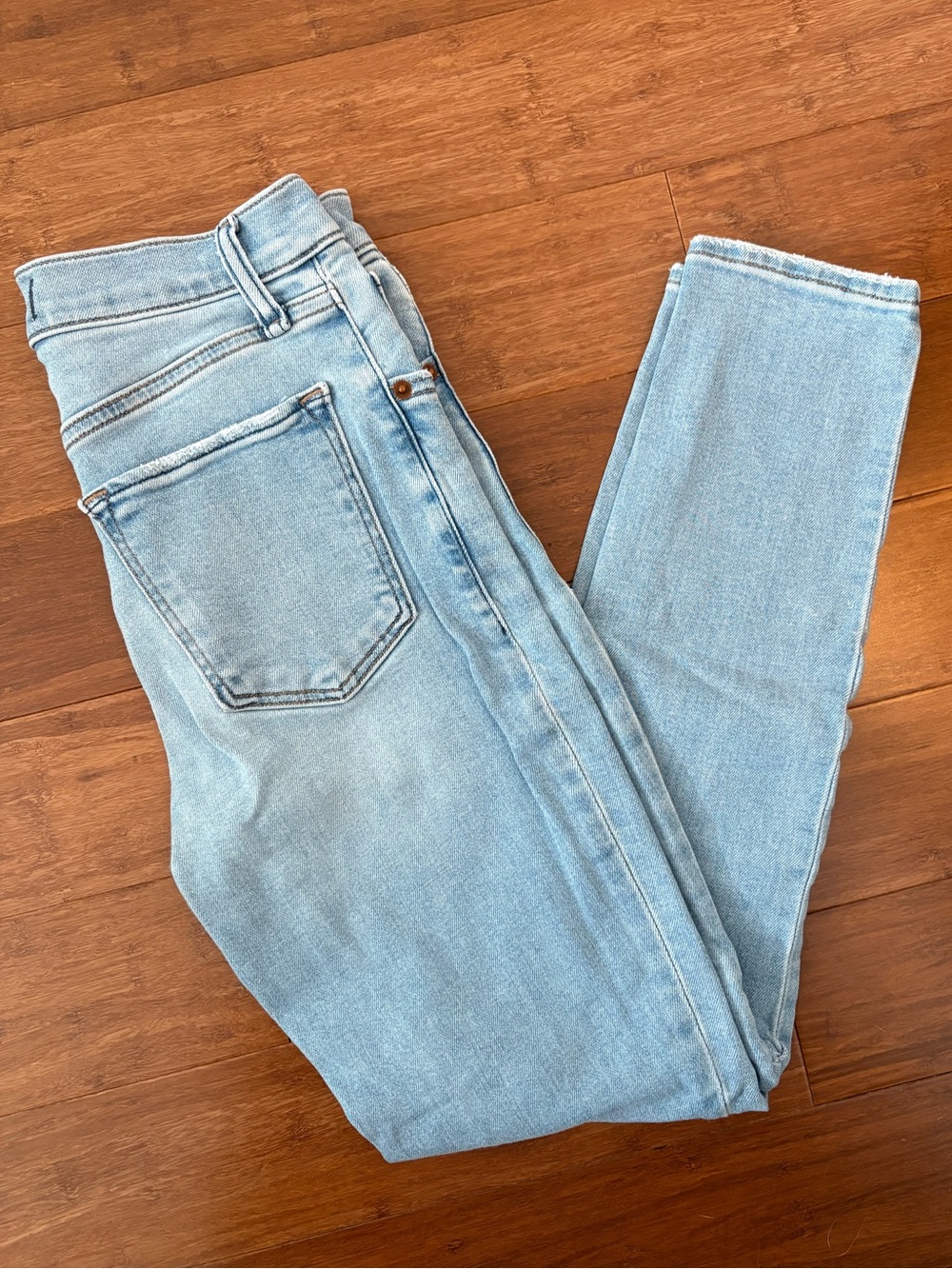 Abercrombie & Fitch Light Wash High-Rise Women’s Skinny Jeans Size 25